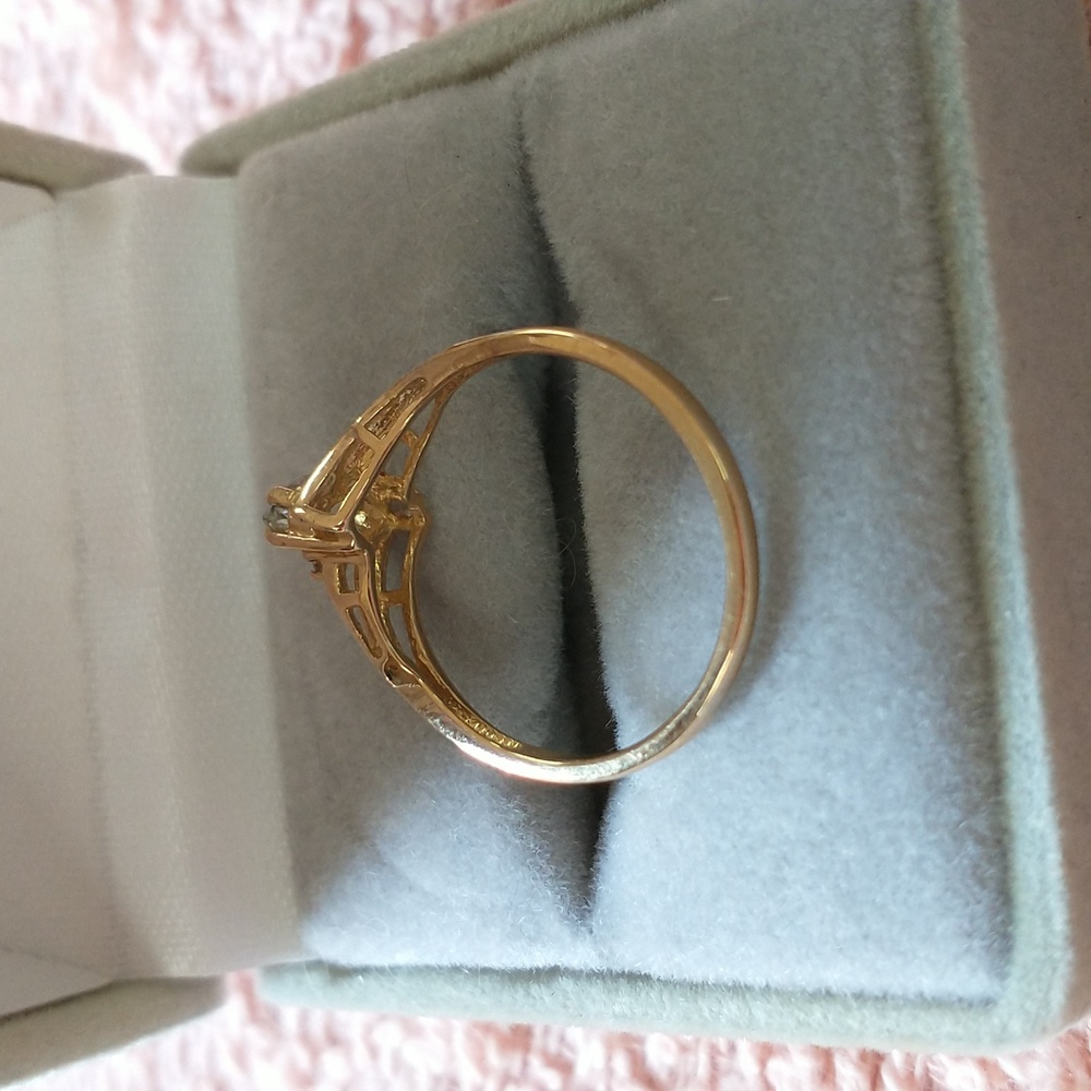 10k solid gold April birthstone ring - Picture 6 of 7